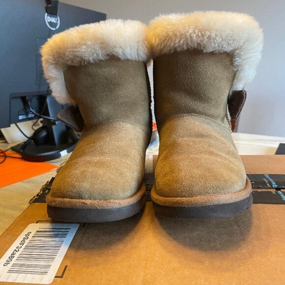 UGG LITTLE KIDS Boots With Side Bow - Picture 2 of 5
